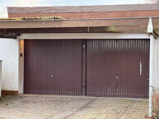 Garagen mit Stellplätzen.jpeg