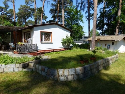 Gartenhaus und Garage