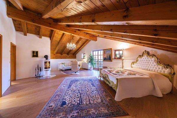 Einliegerwohnung mit holzbefeuertem Kaminofen - OG -