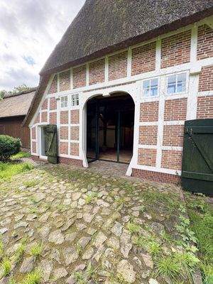 Der Terrassenbereich mit Zugang ins Wohnzimmer