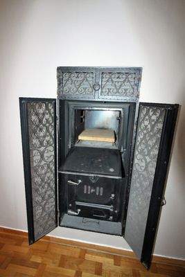 kachelofen Rückansicht.jpg