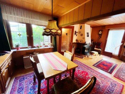 Ess-und Wohnbereich mit Kamin