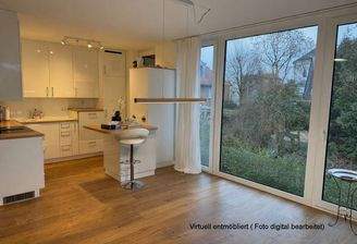 Essbereich mit Blick ins Grüne