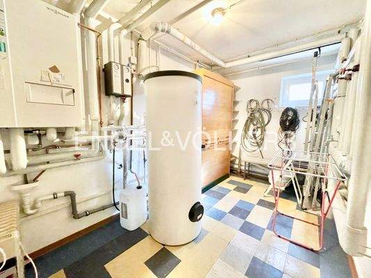 UG: Gasheizung aus dem Jahr 2003