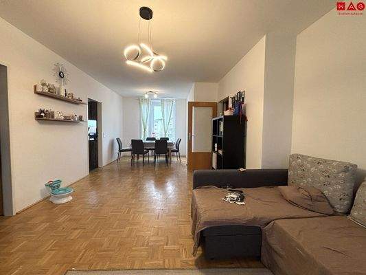 Wohnzimmer/Esszimmer