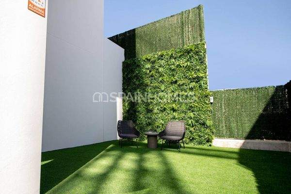 Detached Villas with Sea and Mountain Views in Alicante