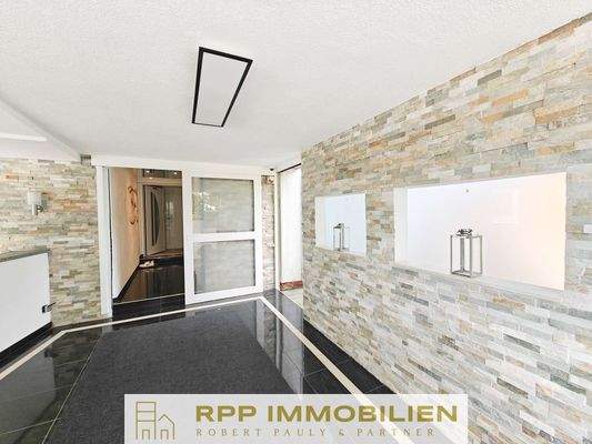 Eingangsbereich mit Erker