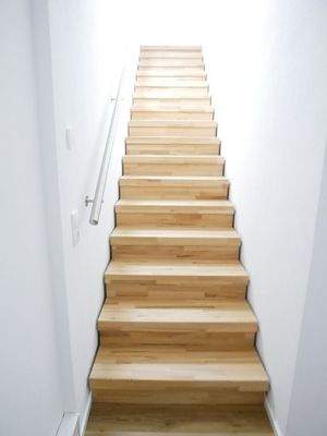 treppe zum verbundenen hobbbyraum UG
