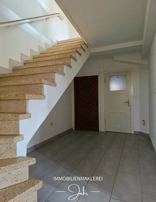 Flur und Treppenaufgang