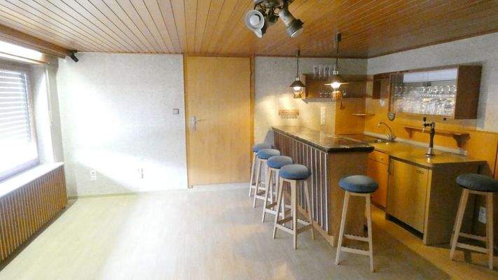 KG: Partyraum mit Bar und Theke