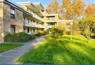 Blick zum Haus und zur  Wohnung