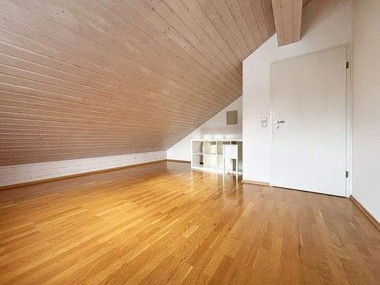 Geräumiges Schlafzimmer