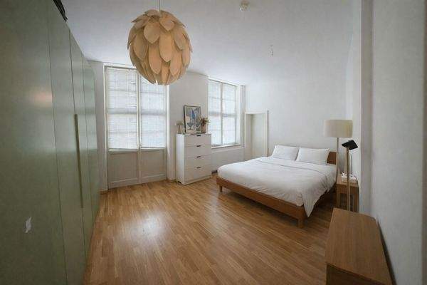 Schlafzimmer mit Balkon & Bad