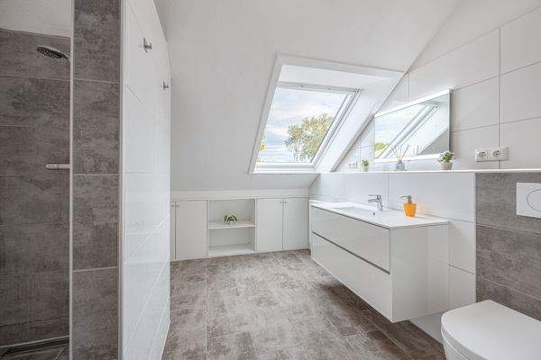 Duschbad im Dachgeschoss
