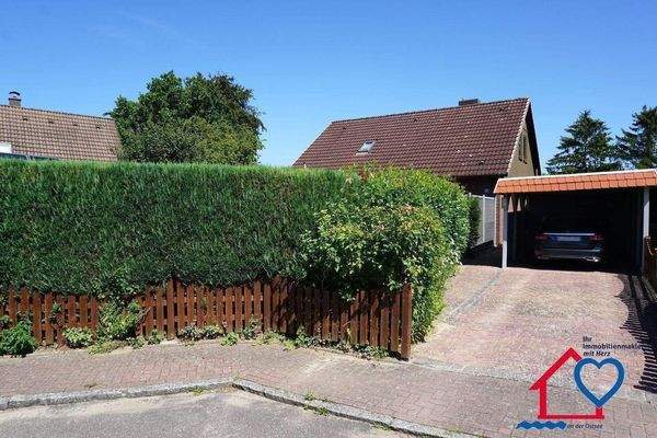 Hausansicht Carport.JPG