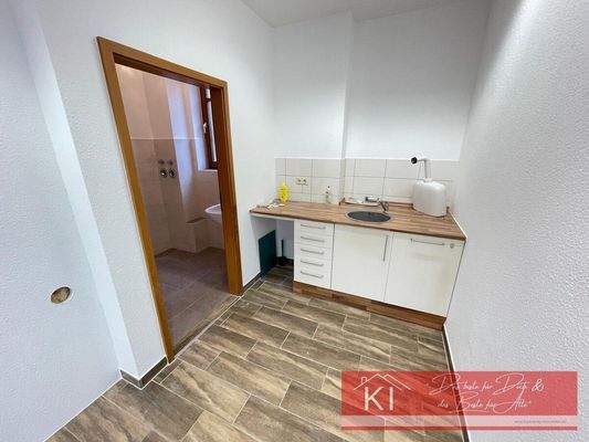 Küchenbereich mit Zugang WC