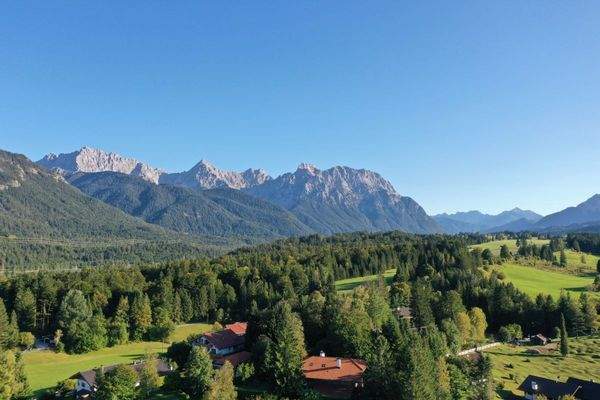 Eingebettet zwischen Karwendel und...