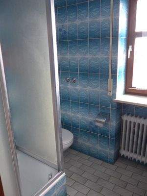 Duschbad zwischen beiden Kinderzimmern.JPG