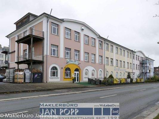 Straßenansicht von Osten