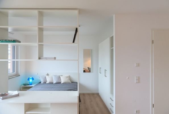 Beispielwohnung: Schlafbereich mit Raumteiler