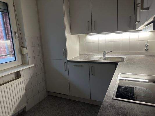 neue EBK mit Fenster.jpg