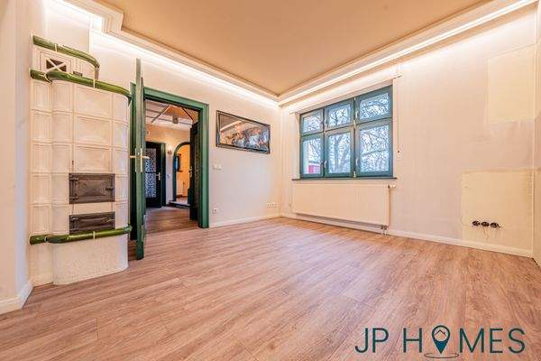 5_Esszimmer mit Kachelofen - Erdgeschoss .jpg