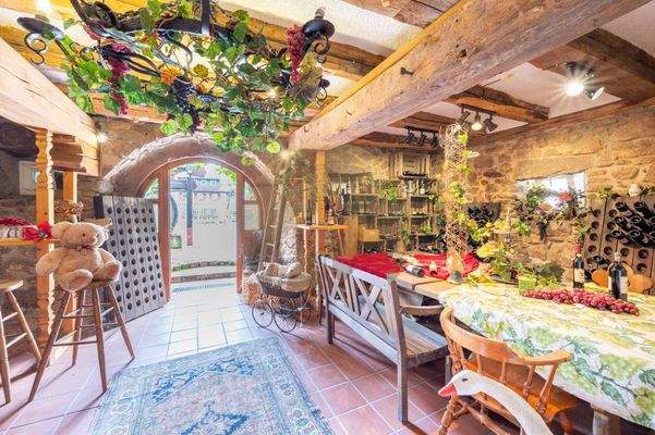 haus-restaurant-sasbachwalden-weinkeller-wolf-immobilien