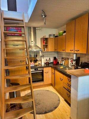 Küche mit Aufgang ins Schlafzimmer