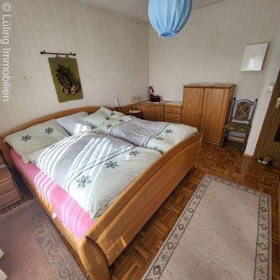 Schlafzimmer Eltern 1