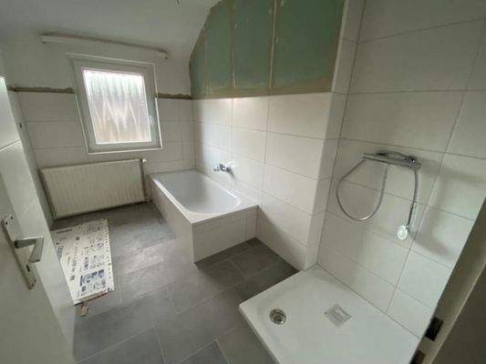 Badezimmer im OG - Lütt Immobilien - Raisdorf