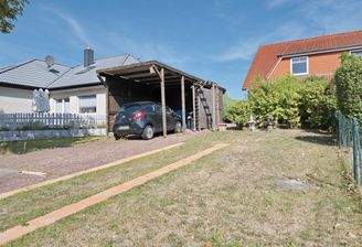 Carport und Stellplatz