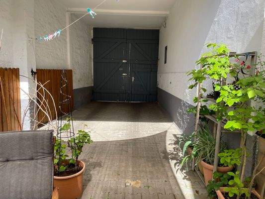 Eingangsbereich / Toreinfahrt / Stellplatz 