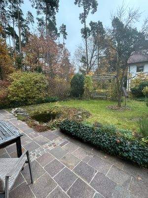 Blick von der Terasse in den Garten