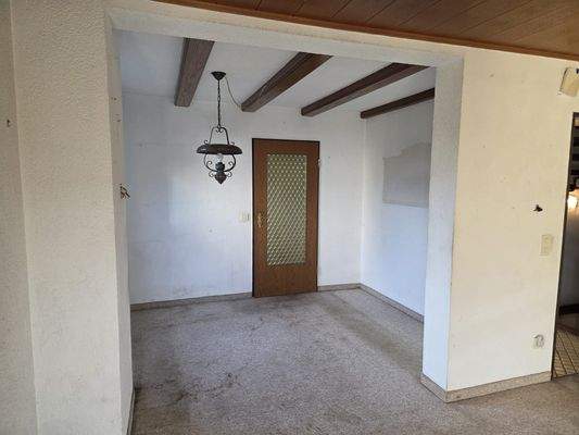 Esszimmer mit Blick in Richtung Küche