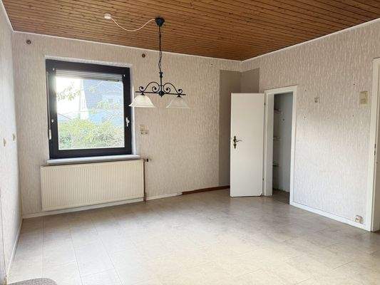 EG: Küche/Essen + Speisekammer