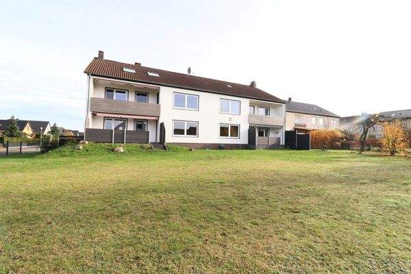 Außenansicht mit Garten