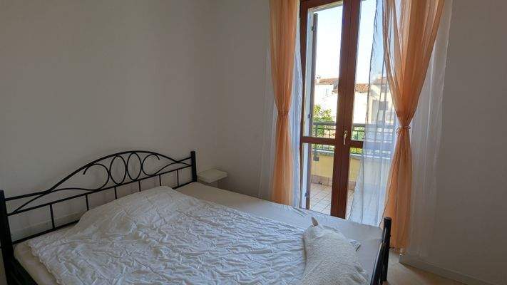 2. Schlafzimmer im OG.jpg