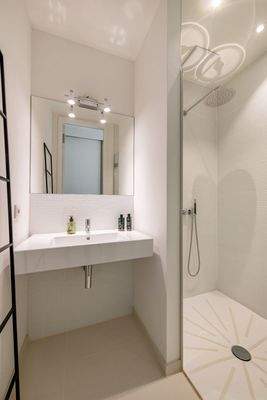 Puristische Badgestaltung