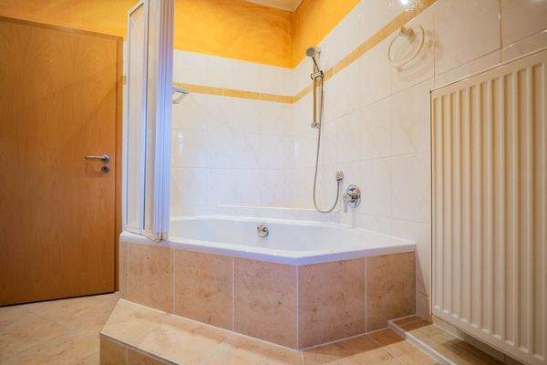 Bad OG vorderes Haus