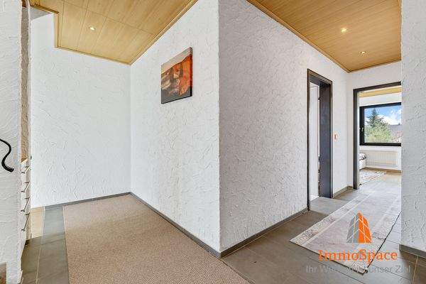 Flur mit Platz für eine Garderobe