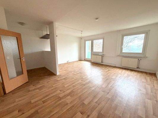 Wohnzimmer mit Balkon