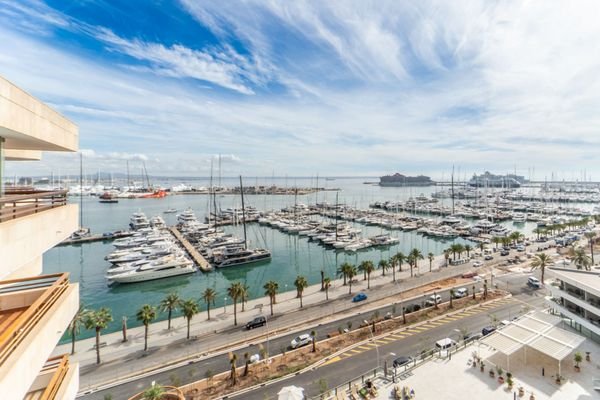 Hafen- und Meerblick