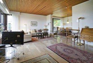 in den geräumigen Wohn- und...