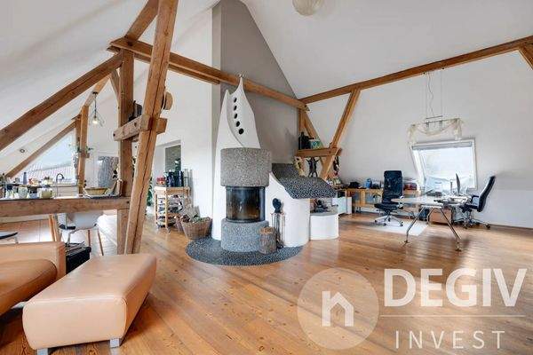 Wohnzimmer mit Kamin