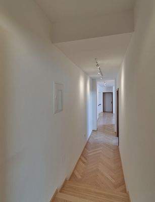 die Diele Richtung Bibliothek / Büro