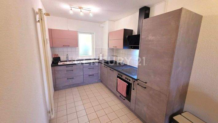 Moderner heller Küchenbereich