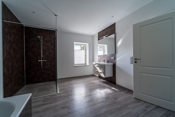 Gästehaus- Ebenerdige Dusche