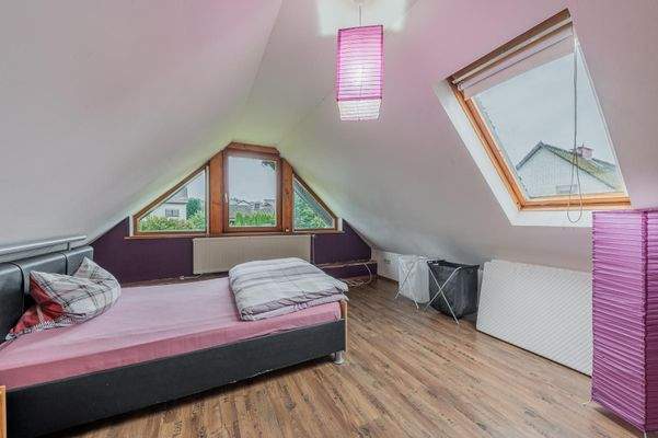 Zimmer V im DG (links)