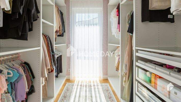 1. OG Ankleidezimmer 1