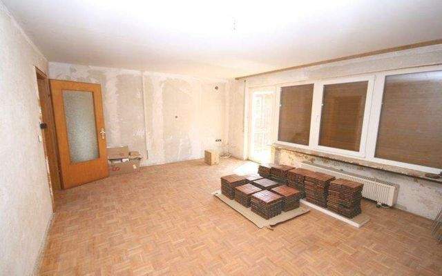 Wohnzimmer mit Zugang Balkon